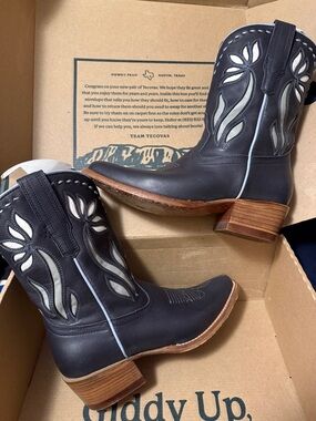 Tecovas The Jolene Navy Bloom 6.5